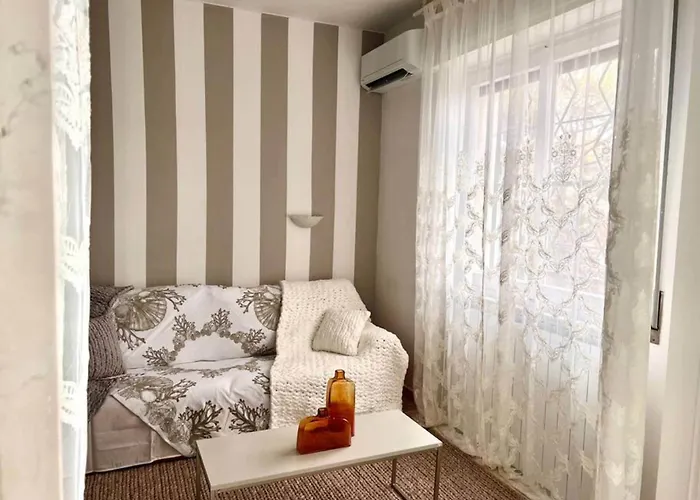 Garden View In With Veranda Апартаменты Санремо