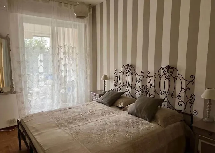 Апартаменты Garden View In With Veranda