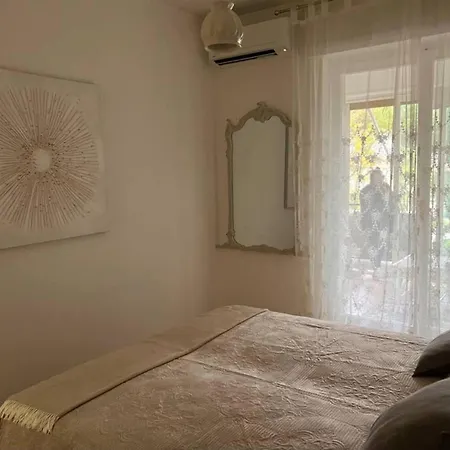 Апартаменты Garden View In With Veranda *