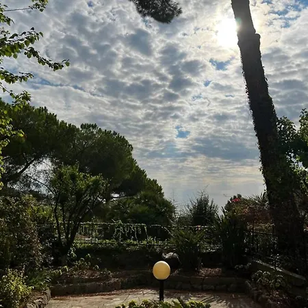 Апартаменты Garden View In With Veranda *